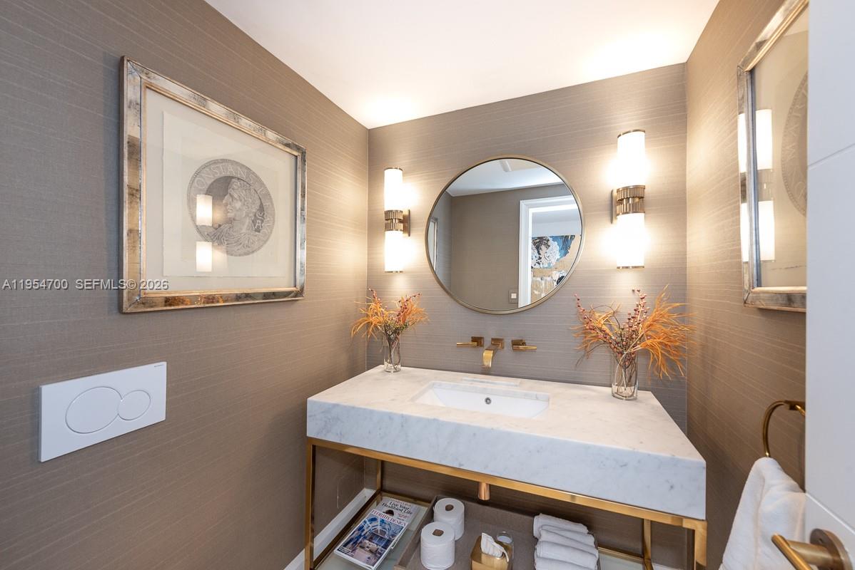 10180 W Bay Hbr Dr #4A Bay Harbor Islands, FL 33154