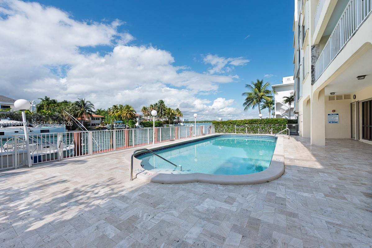 10180 W Bay Hbr Dr #4A Bay Harbor Islands, FL 33154