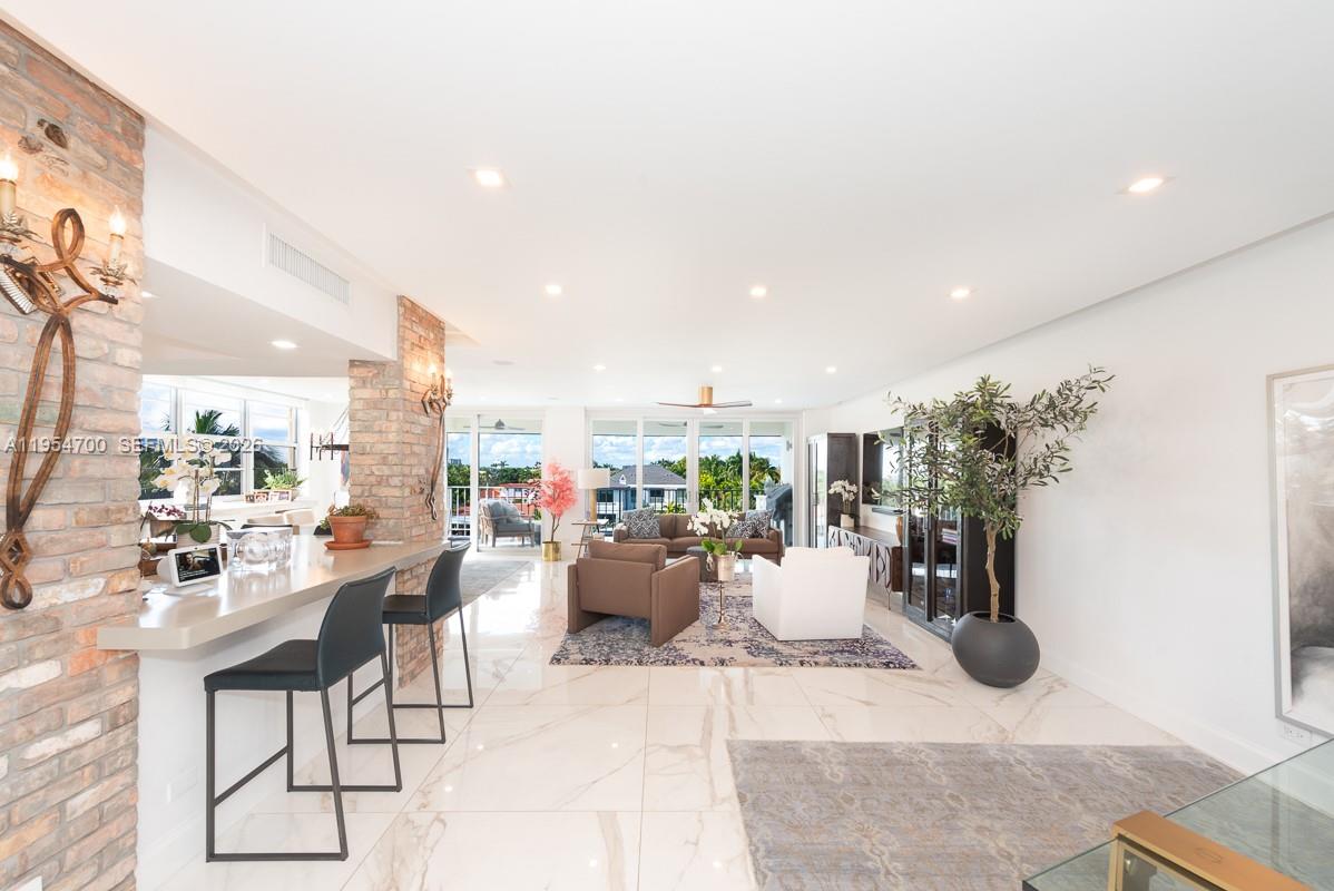 10180 W Bay Hbr Dr #4A Bay Harbor Islands, FL 33154