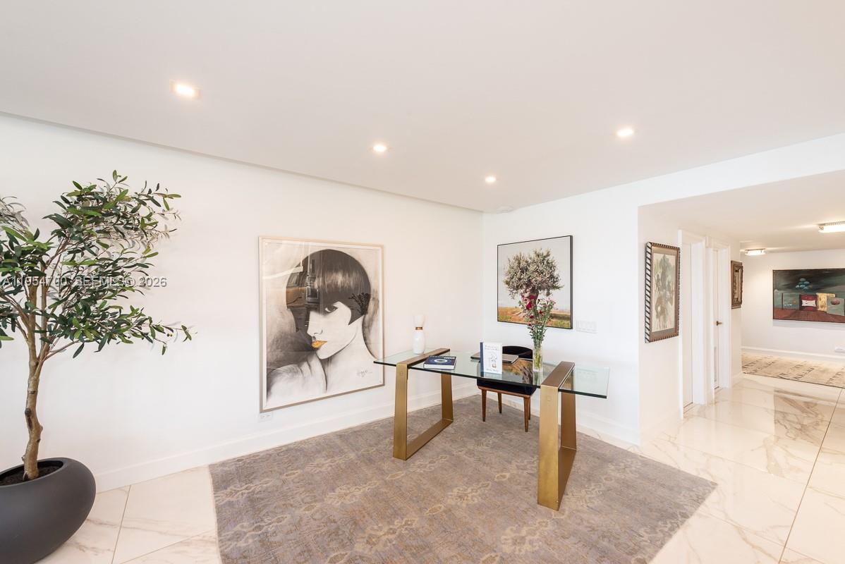 10180 W Bay Hbr Dr #4A Bay Harbor Islands, FL 33154