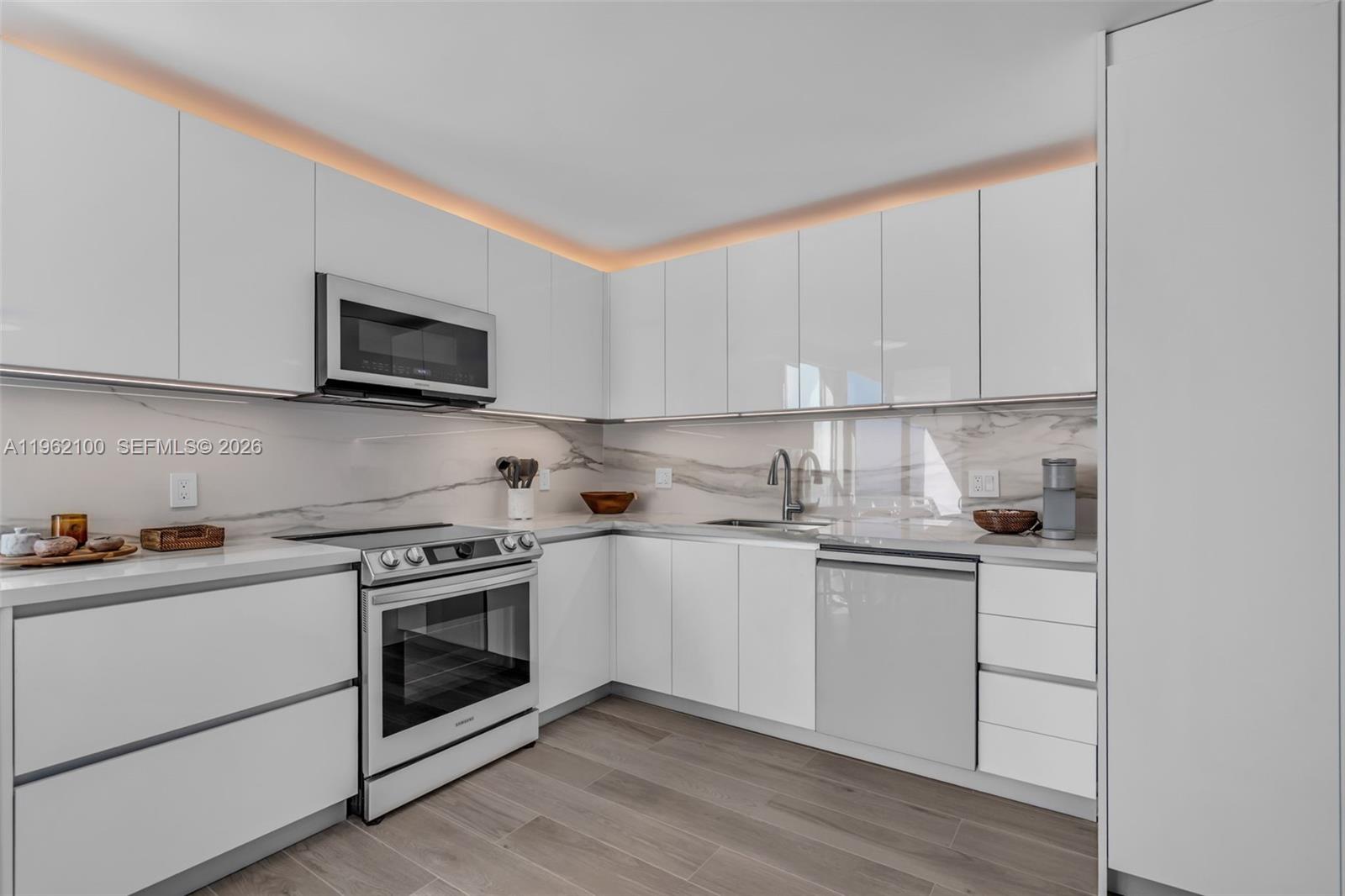 609 Ocean Dr #4G Key Biscayne, FL 33149