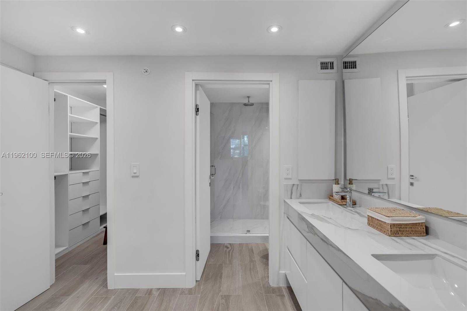 609 Ocean Dr #4G Key Biscayne, FL 33149