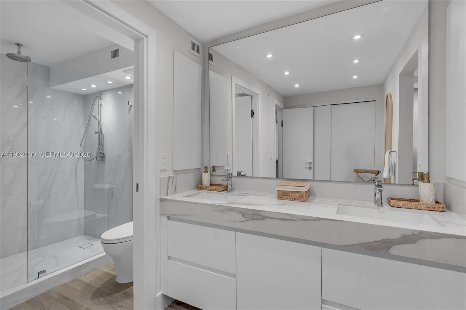 609 Ocean Dr #4G Key Biscayne, FL 33149