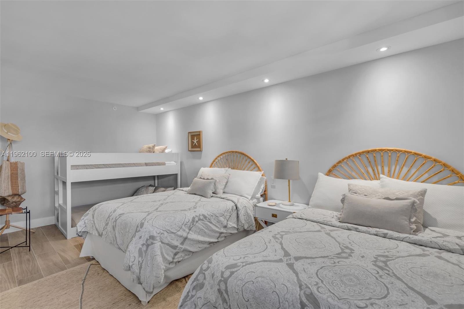 609 Ocean Dr #4G Key Biscayne, FL 33149