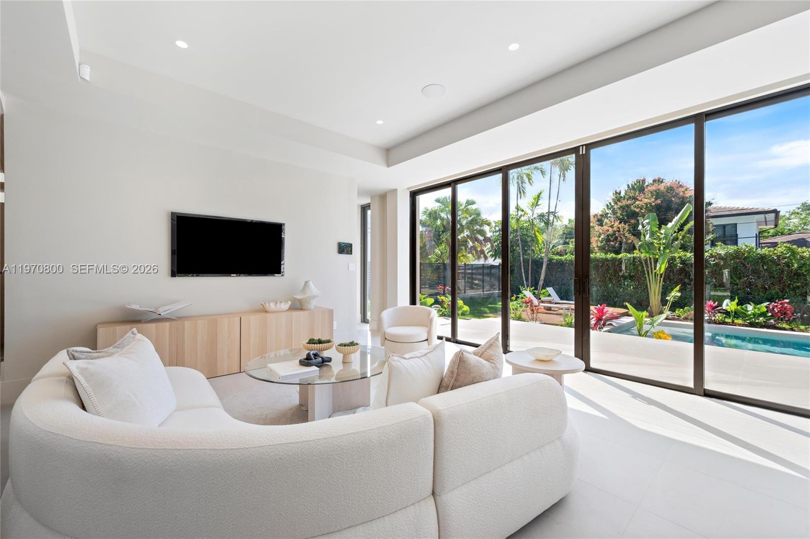 5854 SW 30th St Miami, FL 33155