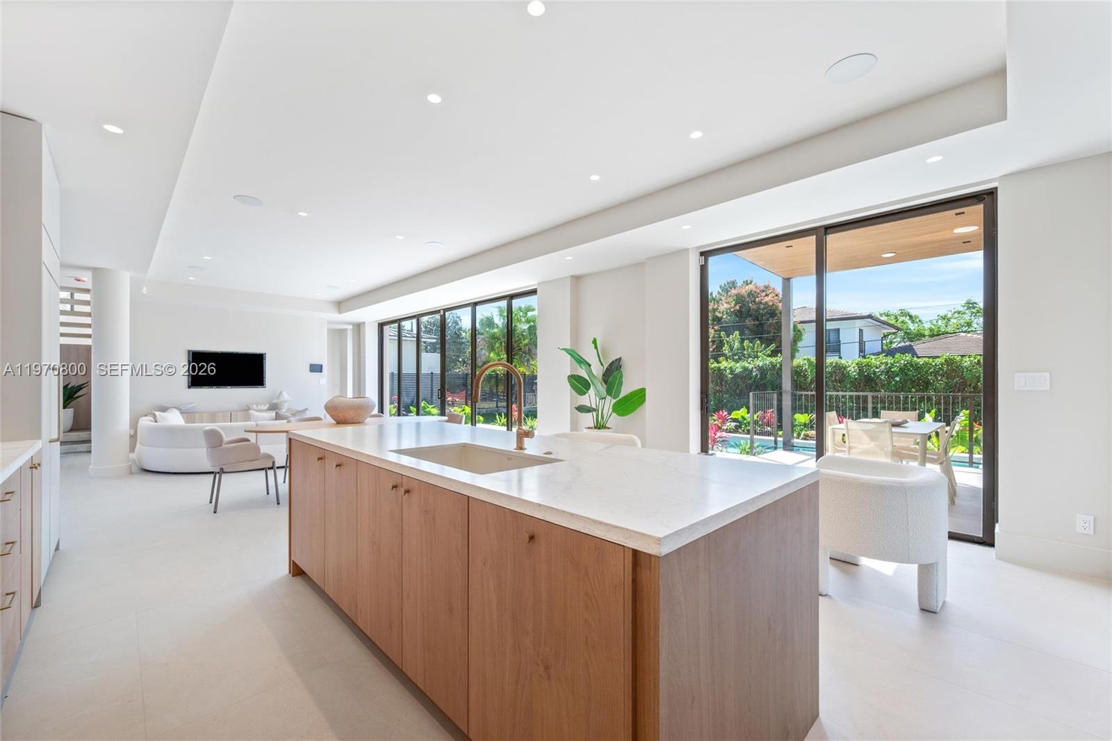 5854 SW 30th St Miami, FL 33155