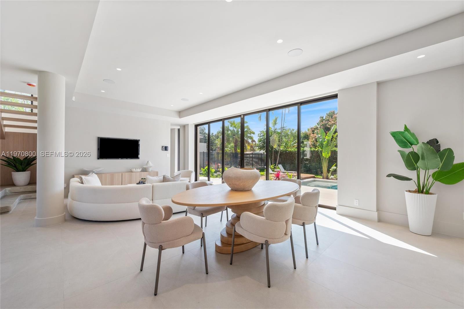 5854 SW 30th St Miami, FL 33155