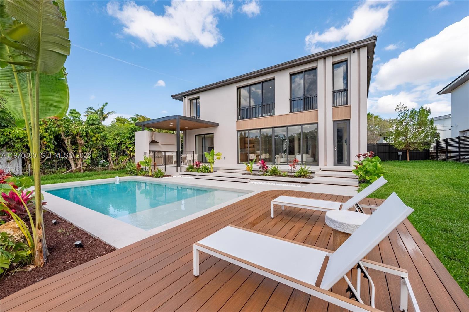 5854 SW 30th St Miami, FL 33155