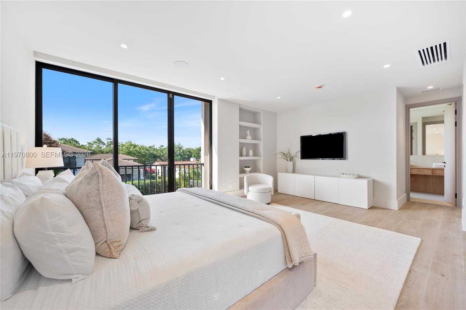 5854 SW 30th St Miami, FL 33155