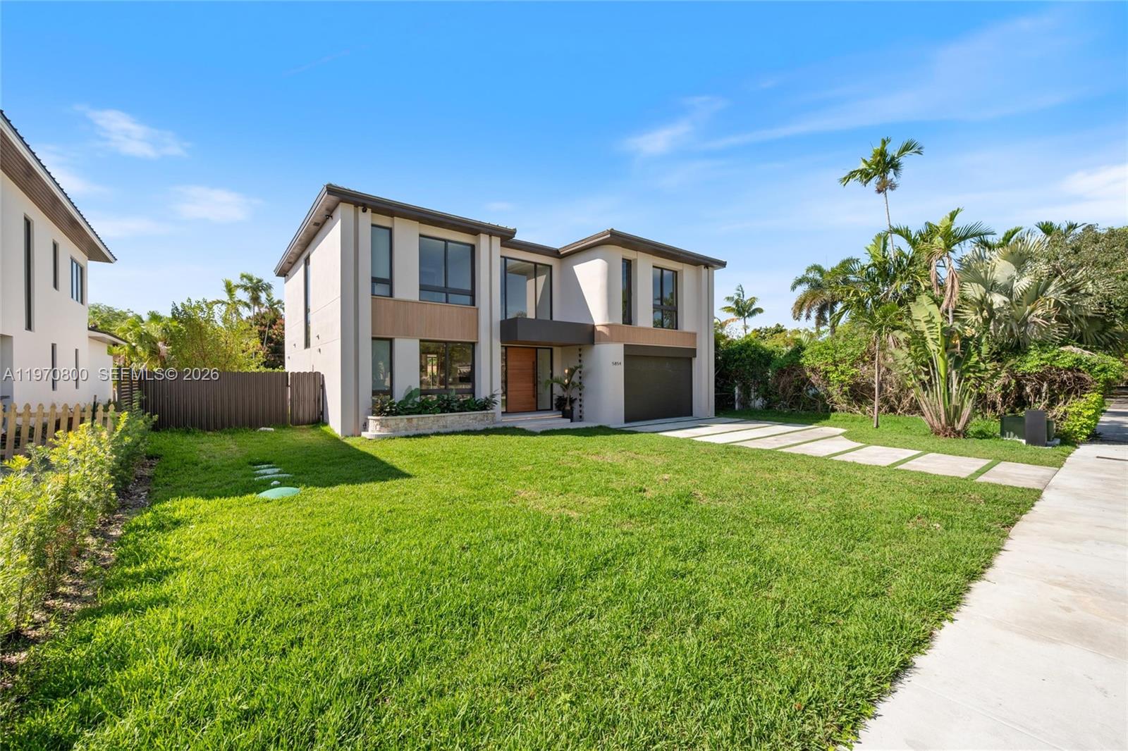 5854 SW 30th St Miami, FL 33155