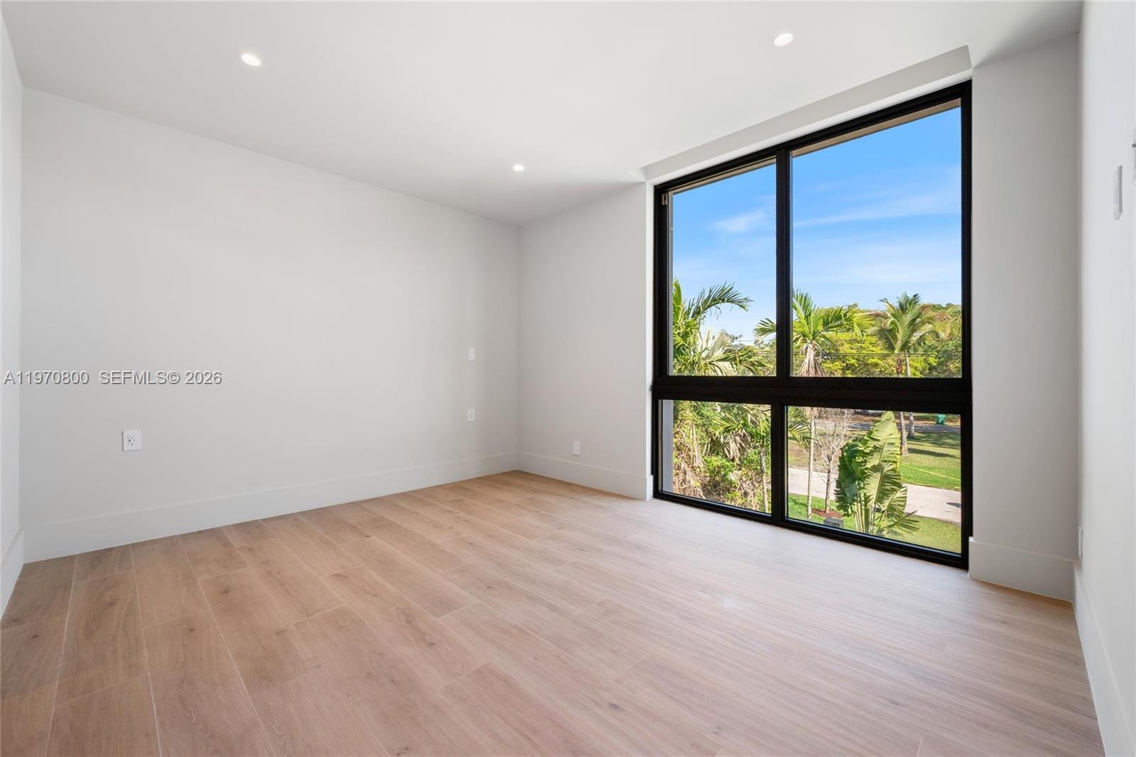 5854 SW 30th St Miami, FL 33155