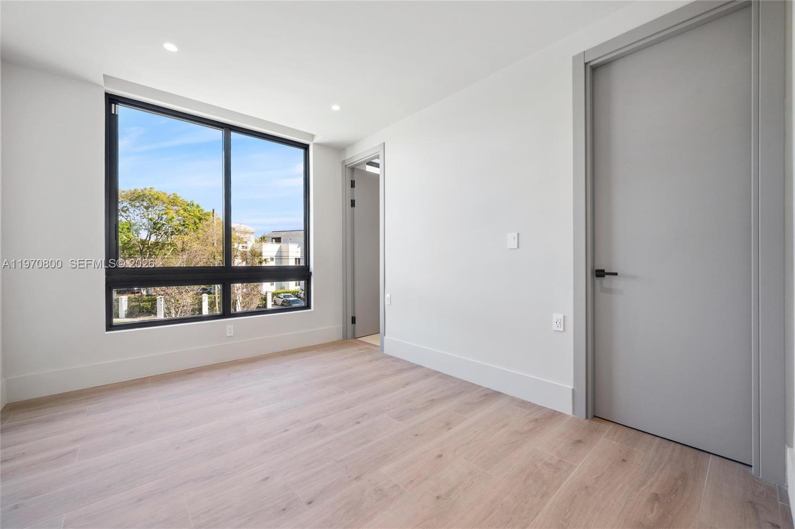 5854 SW 30th St Miami, FL 33155