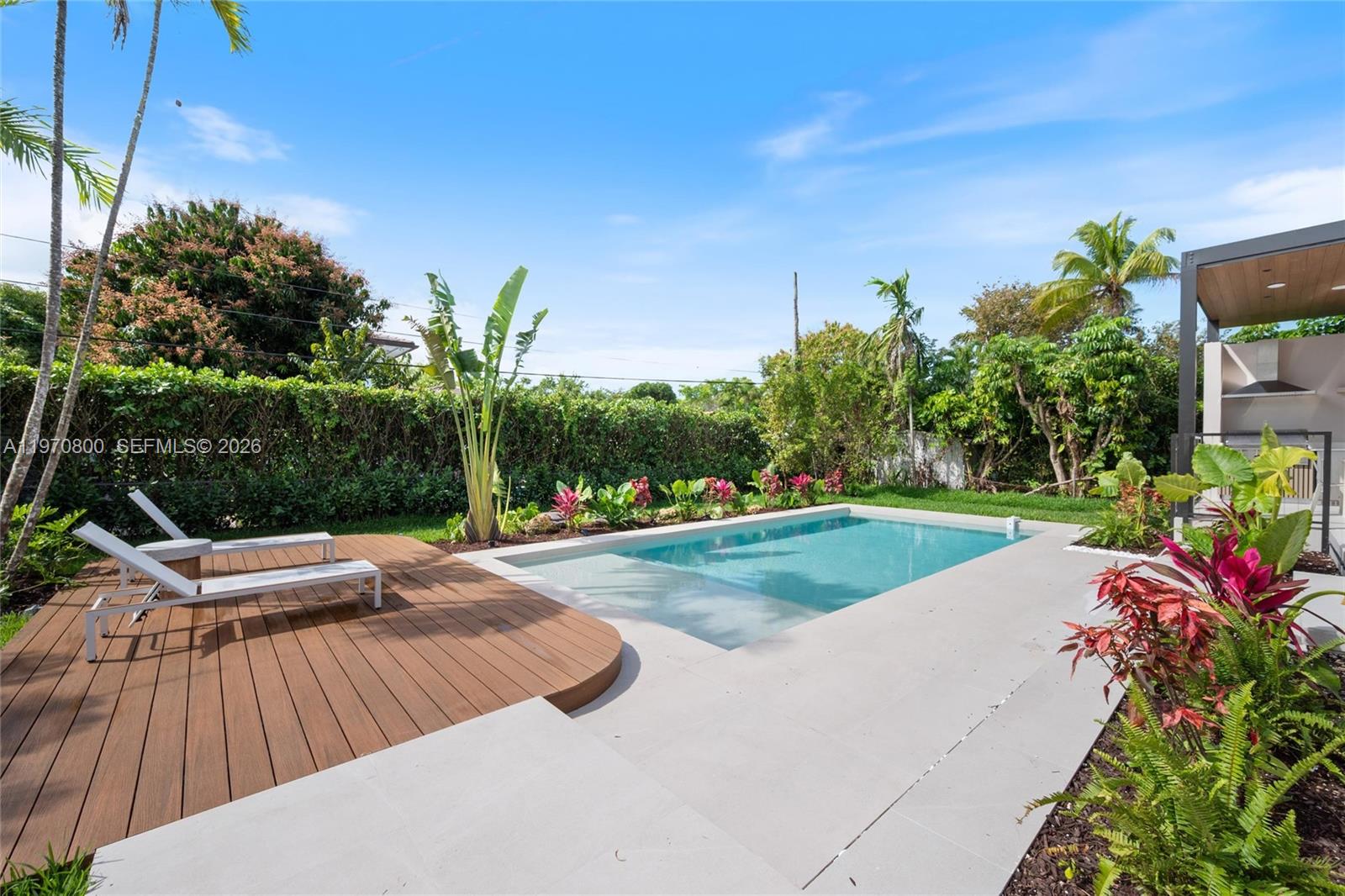 5854 SW 30th St Miami, FL 33155