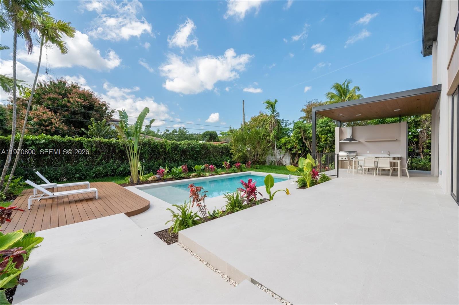 5854 SW 30th St Miami, FL 33155