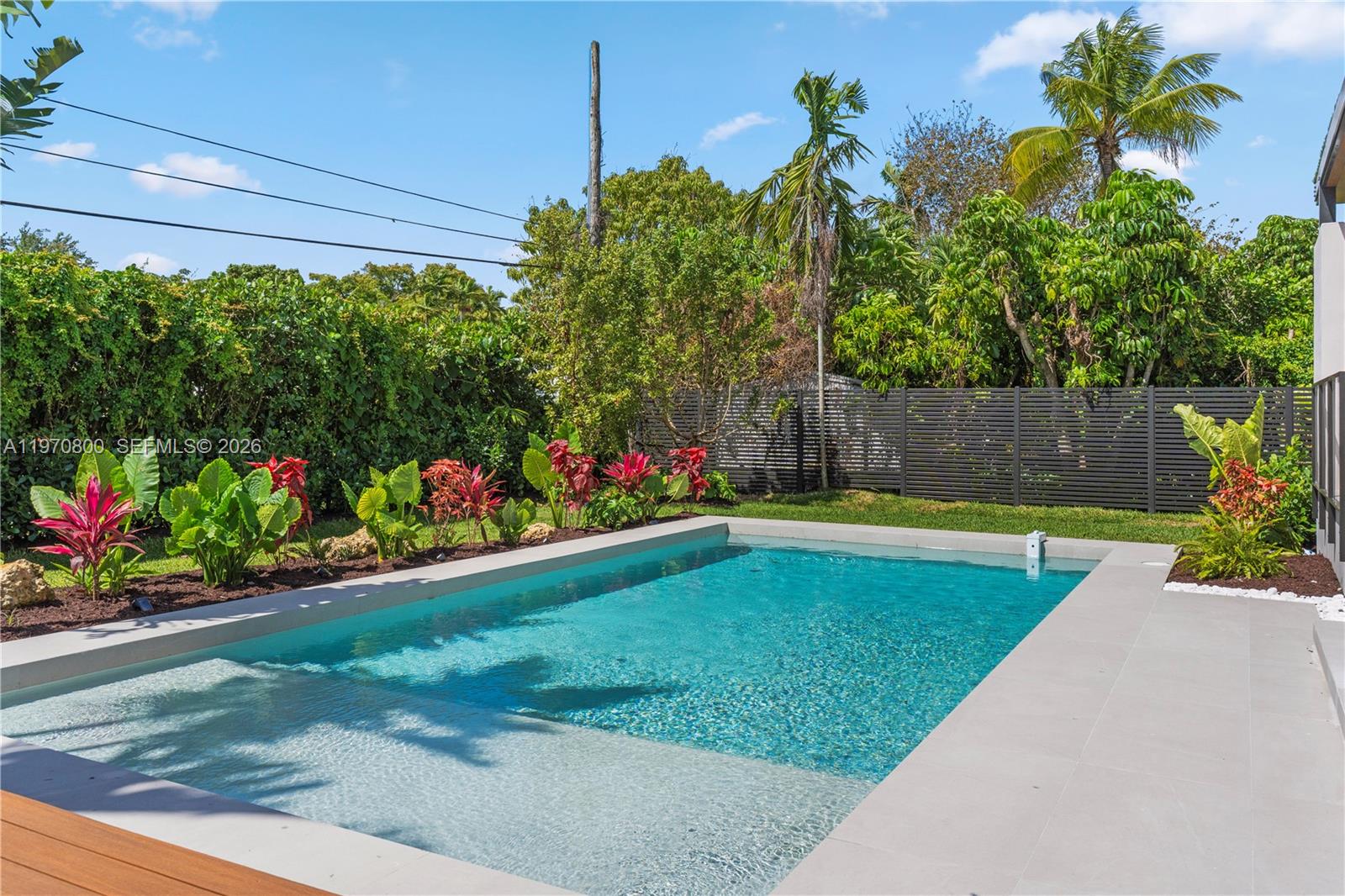 5854 SW 30th St Miami, FL 33155