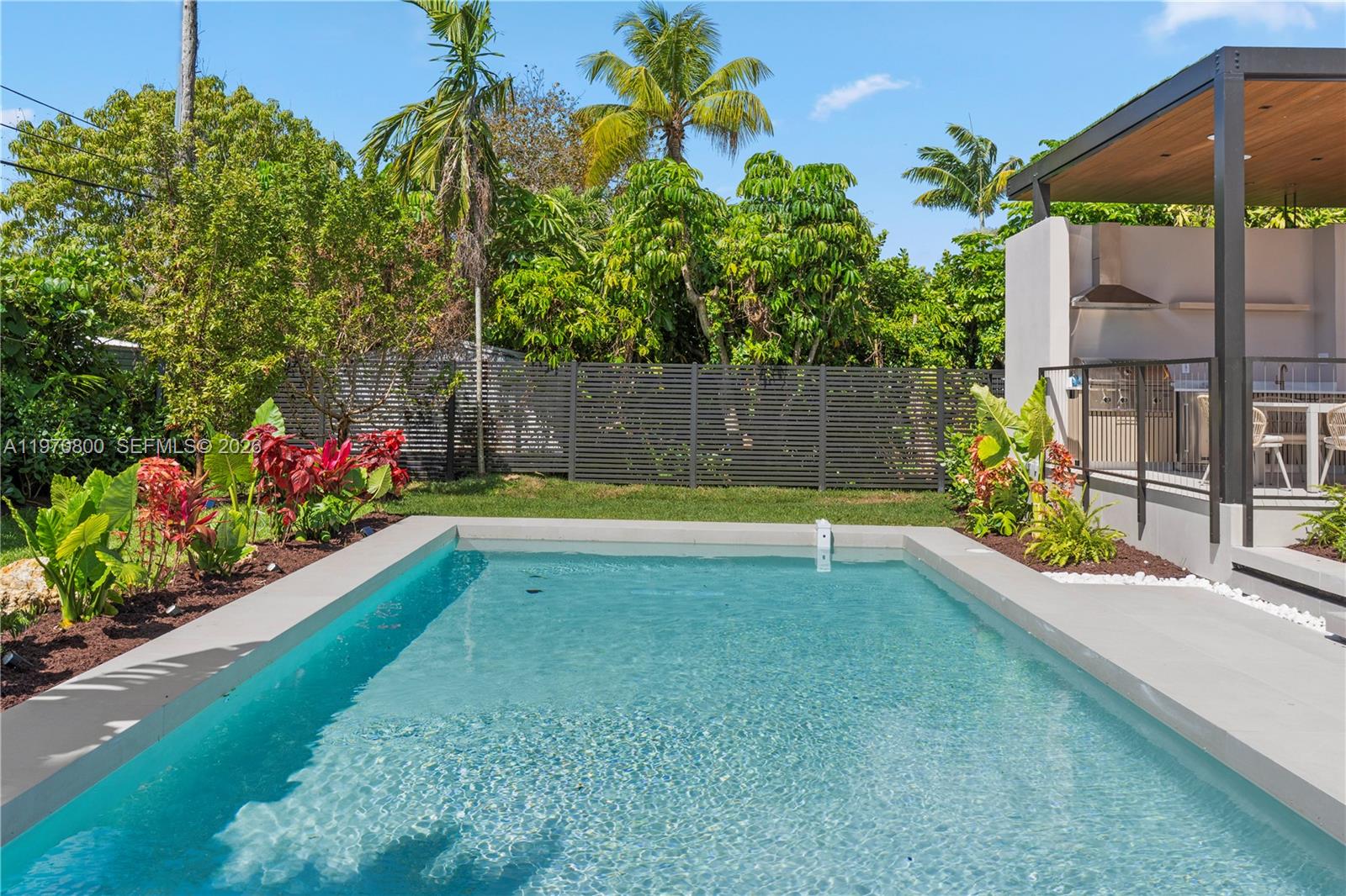5854 SW 30th St Miami, FL 33155