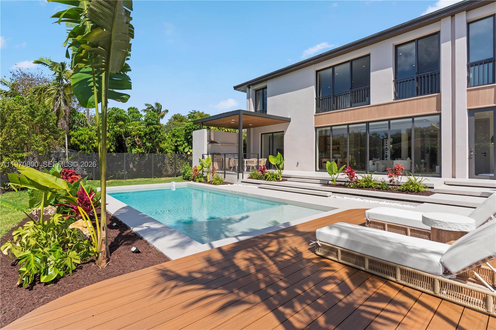 5854 SW 30th St Miami, FL 33155