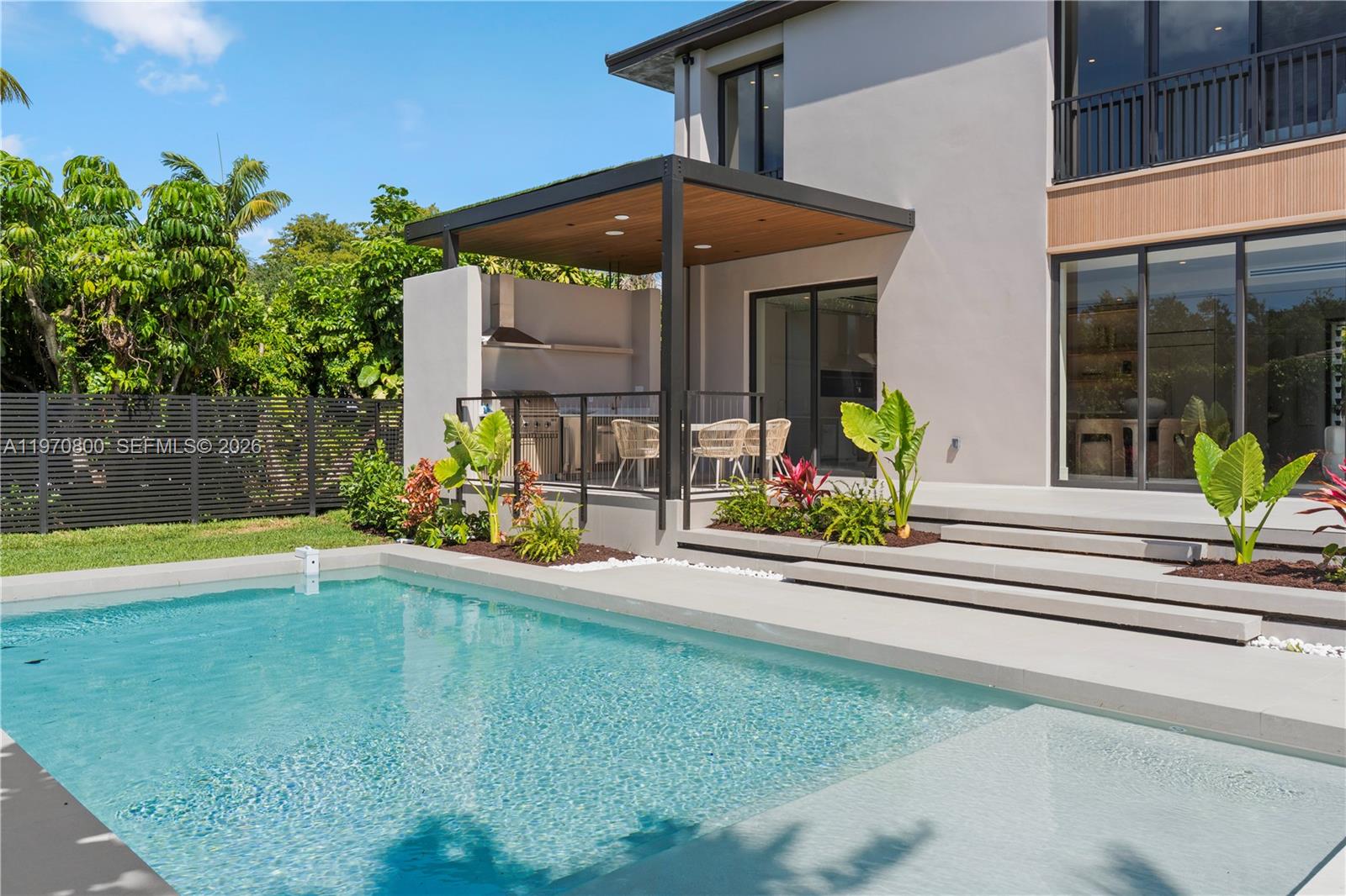 5854 SW 30th St Miami, FL 33155
