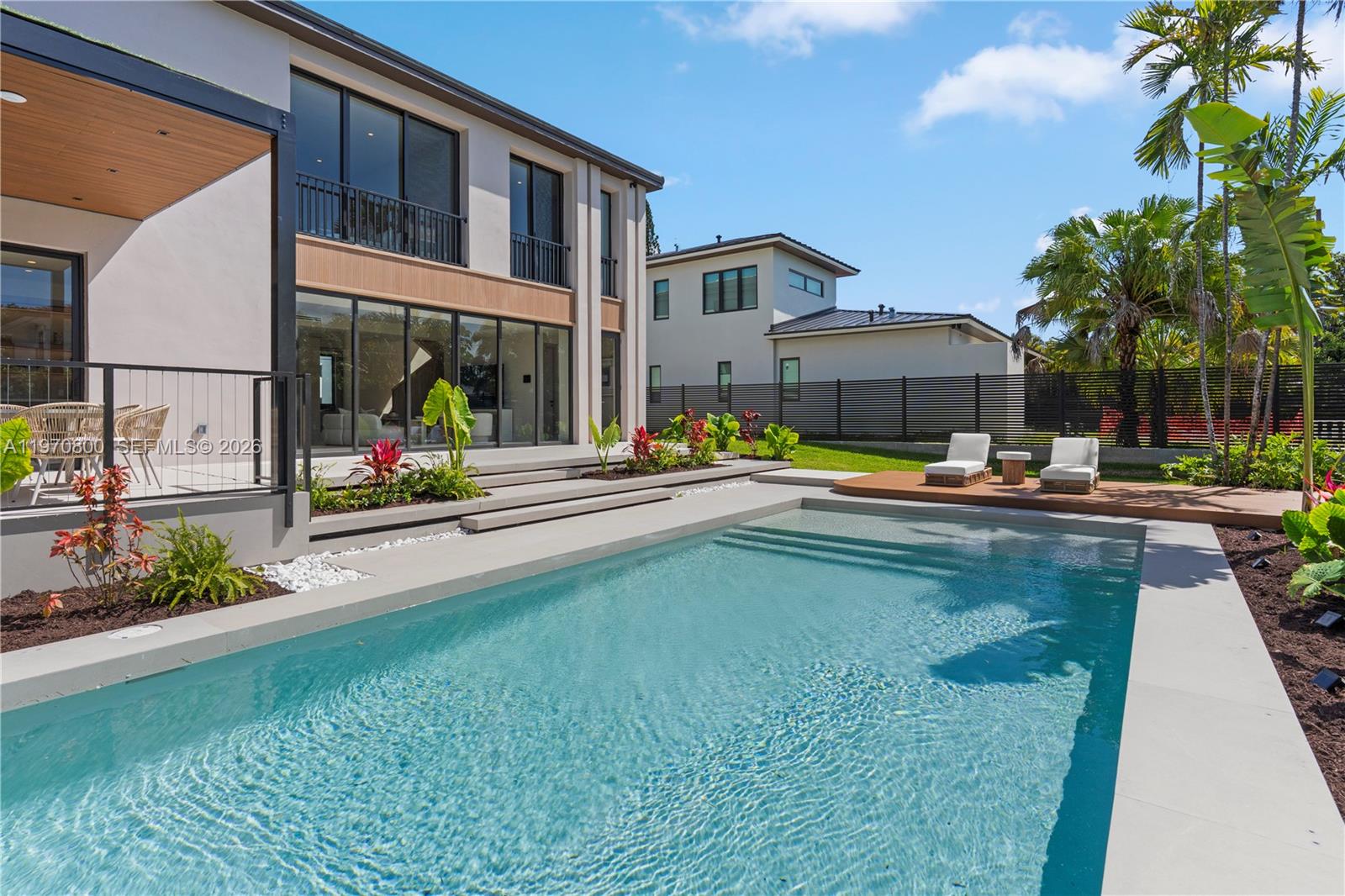 5854 SW 30th St Miami, FL 33155