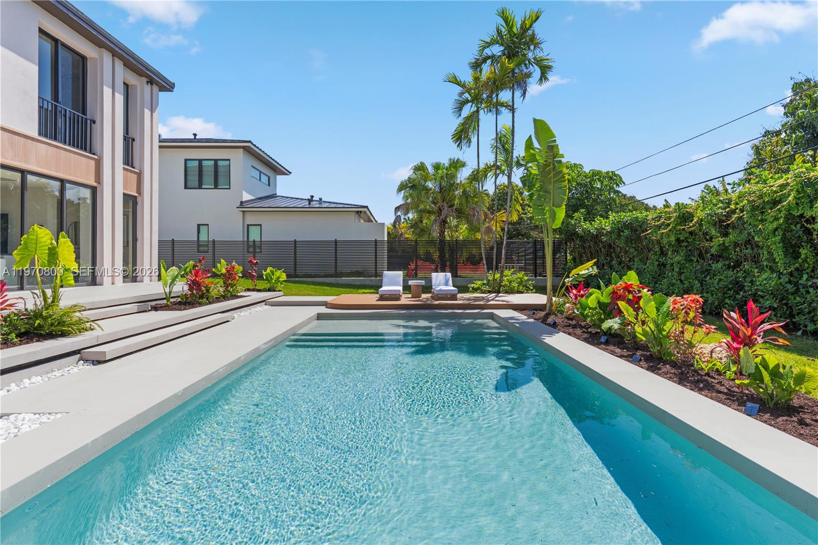 5854 SW 30th St Miami, FL 33155