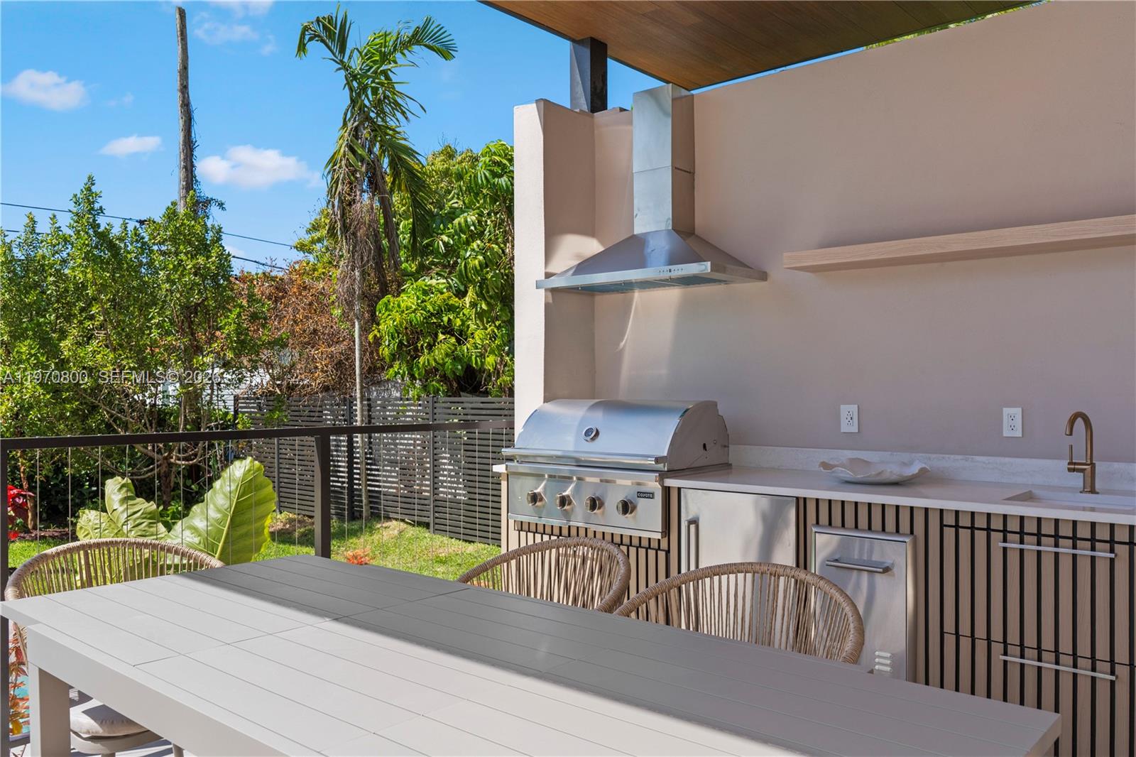 5854 SW 30th St Miami, FL 33155