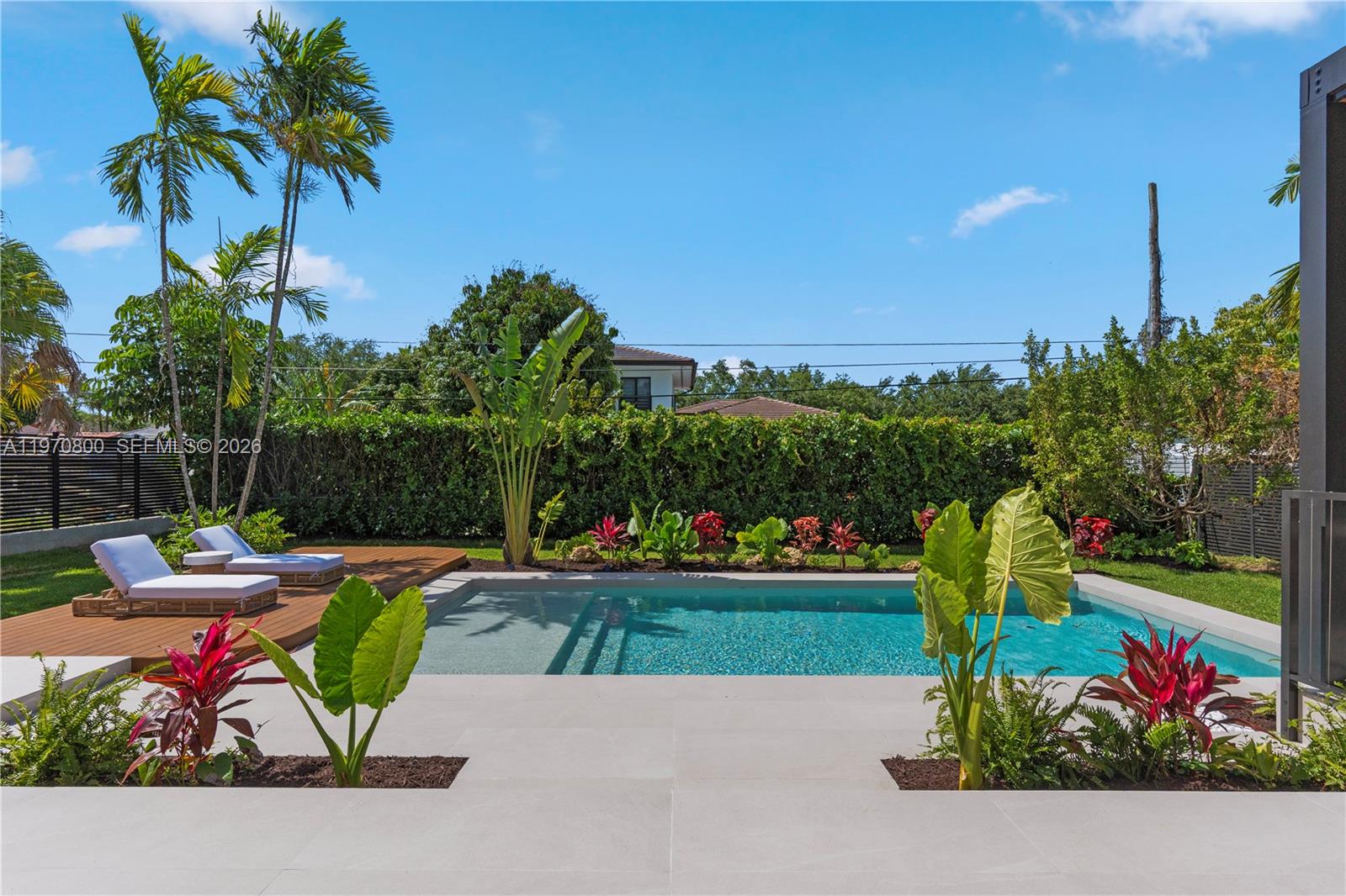 5854 SW 30th St Miami, FL 33155