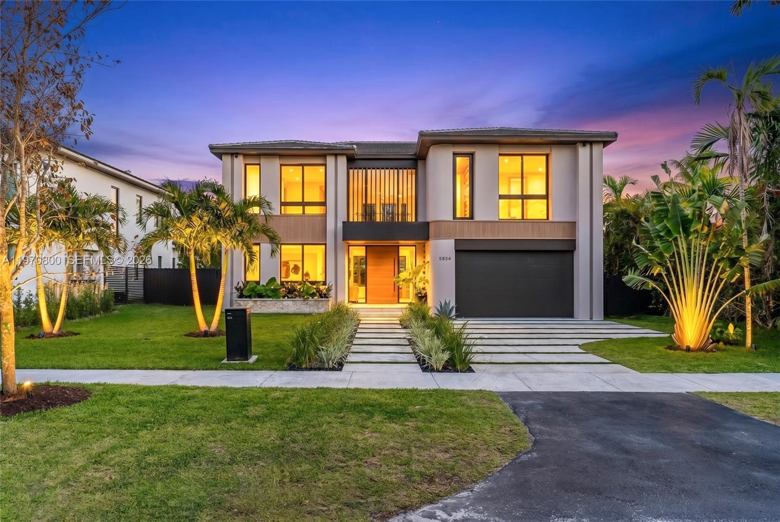 5854 SW 30th St Miami, FL 33155