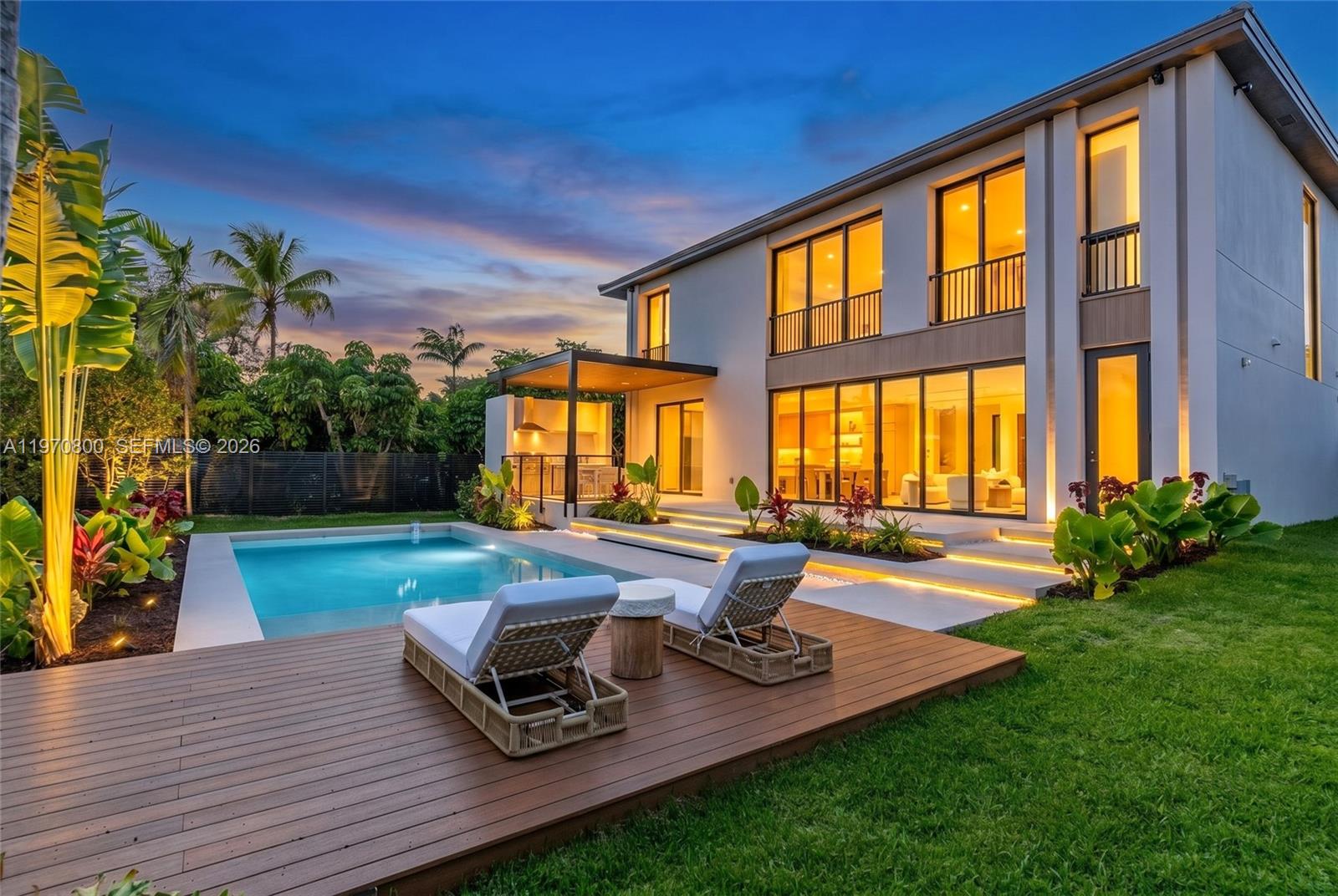 5854 SW 30th St Miami, FL 33155