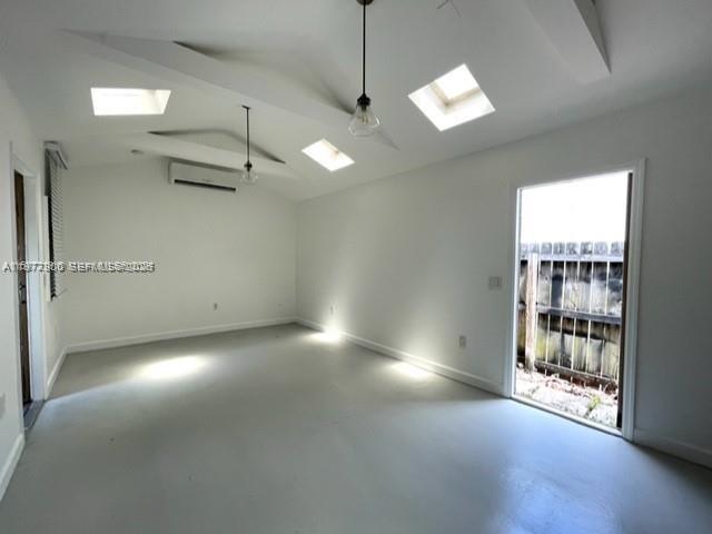 118 NW 24th St Miami, FL 33127