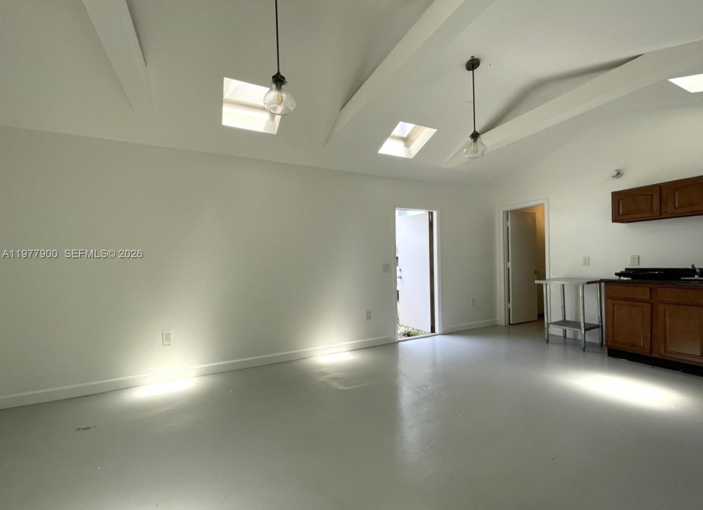 118 NW 24th St Miami, FL 33127