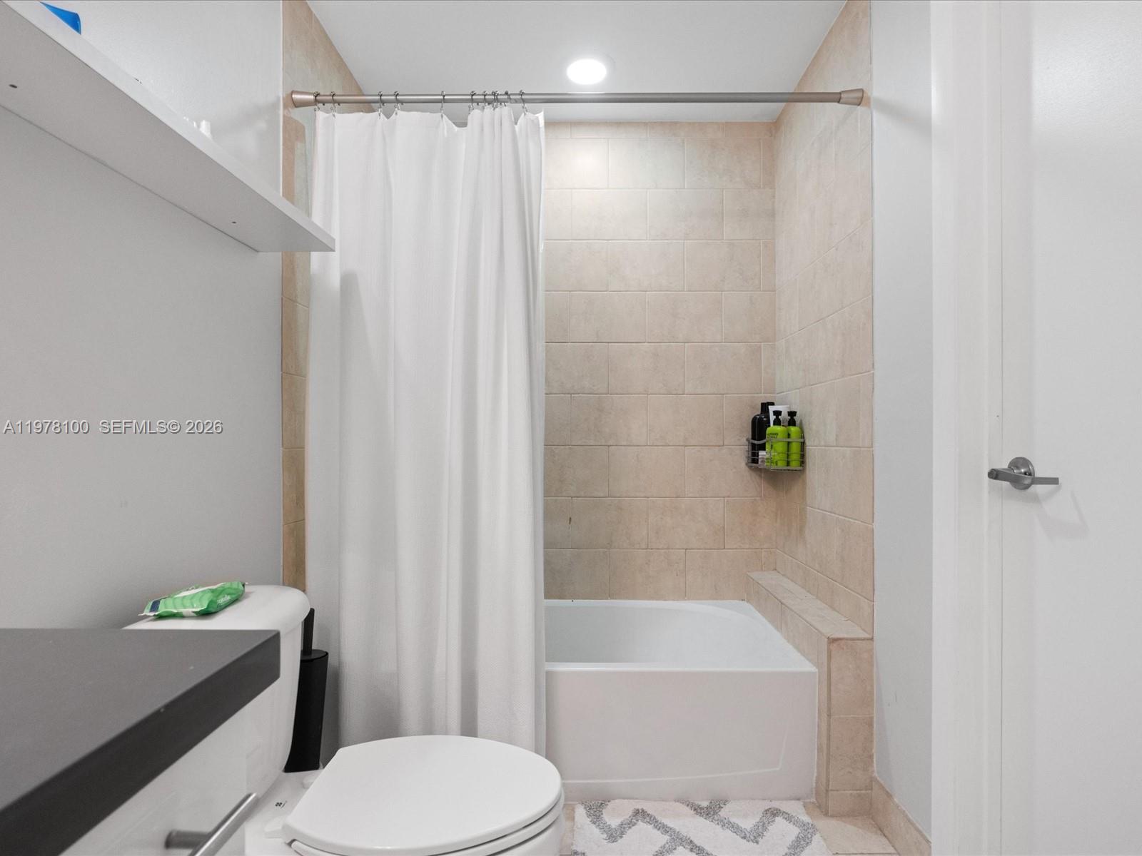 90 SW 3rd St #2015 Miami, FL 33130