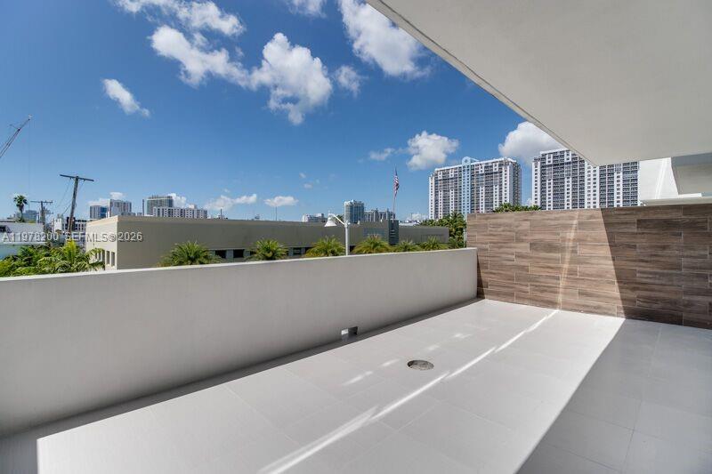 1201 20th St #312 Miami Beach, FL 33139