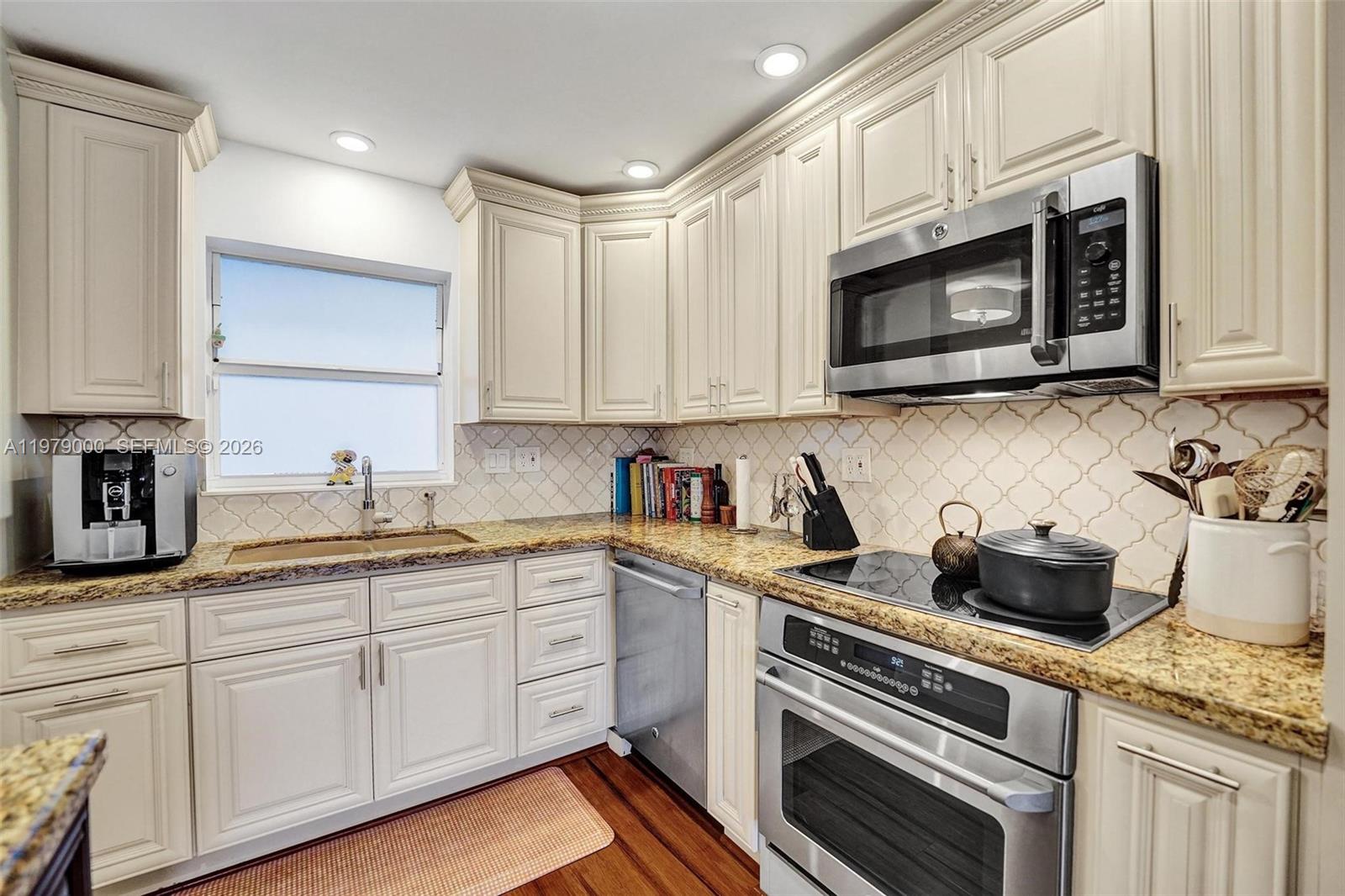 1212 SE 2nd Ct #301 Fort Lauderdale, FL 33301