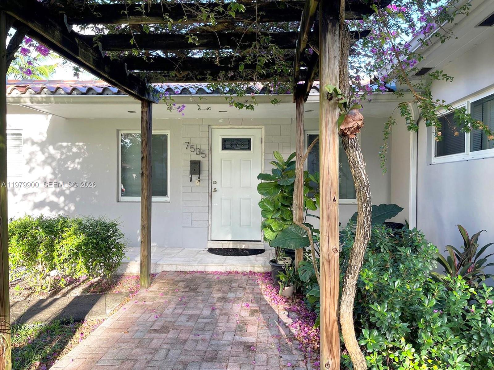 7535 SW 55th Ave Miami, FL 33143