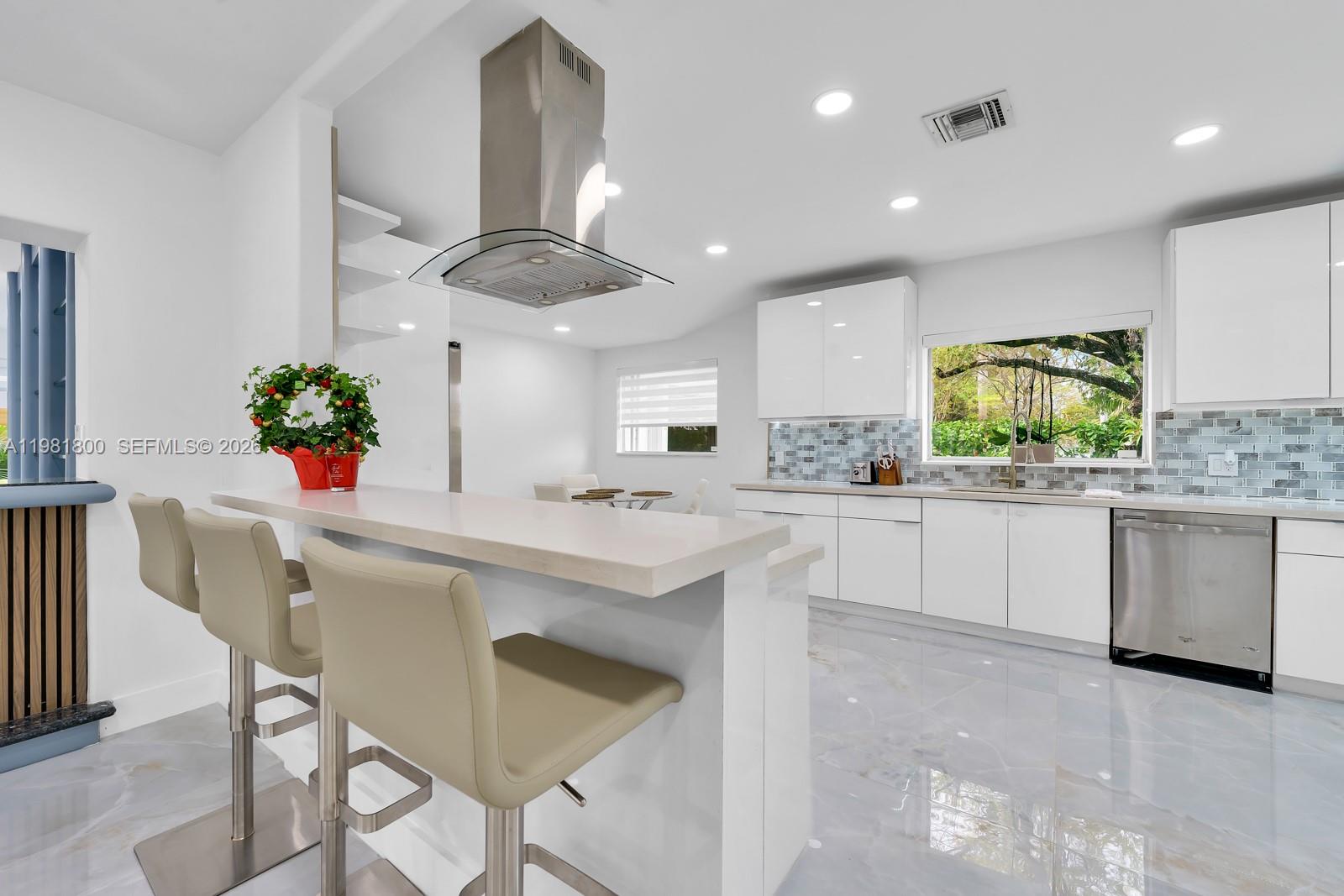 200 N Hibiscus Dr Miami Beach, FL 33139