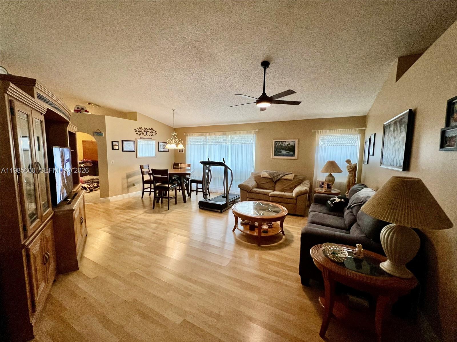 2102 NW 193rd Ave Pembroke Pines, FL 33029