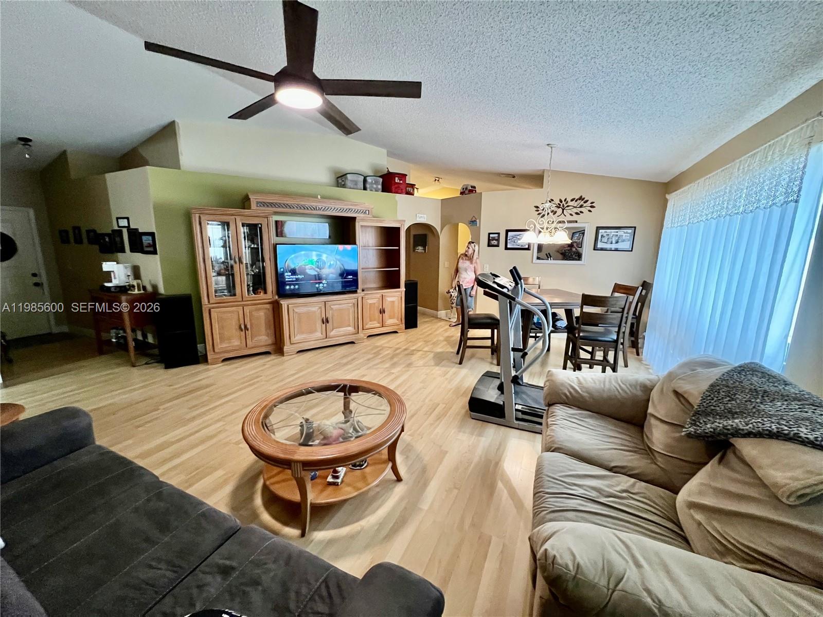 2102 NW 193rd Ave Pembroke Pines, FL 33029