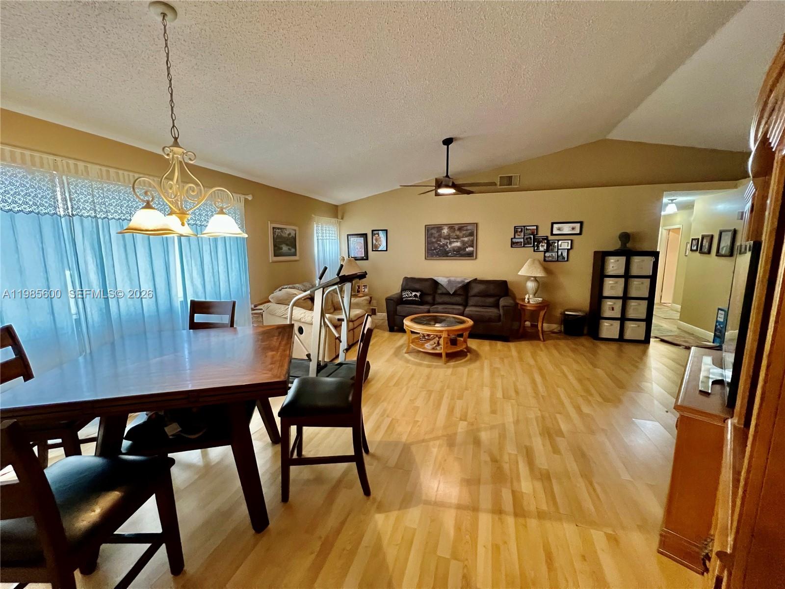 2102 NW 193rd Ave Pembroke Pines, FL 33029