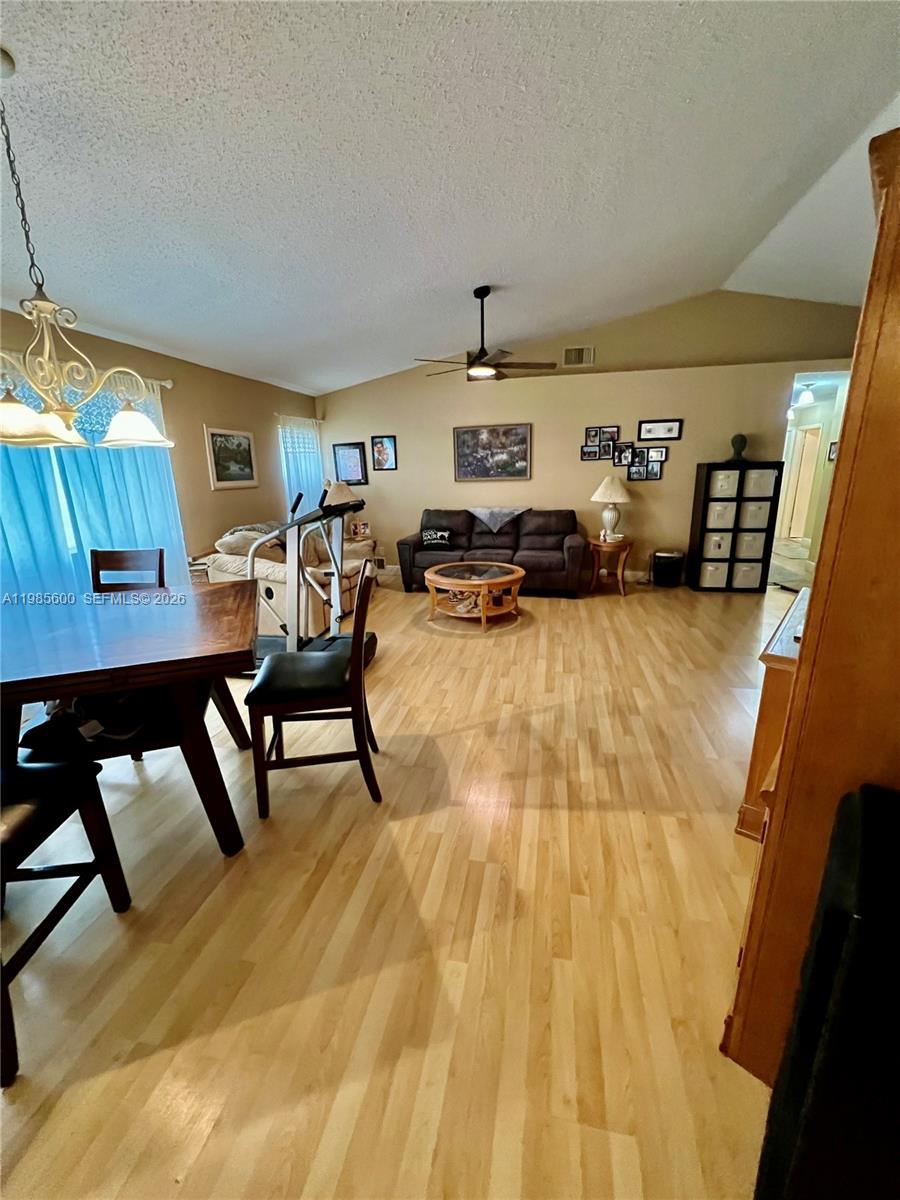 2102 NW 193rd Ave Pembroke Pines, FL 33029