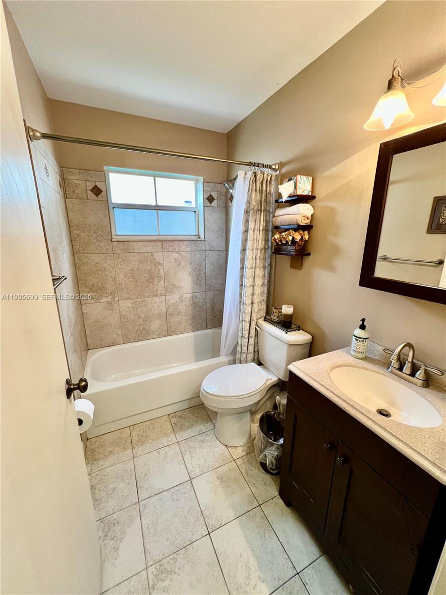 2102 NW 193rd Ave Pembroke Pines, FL 33029