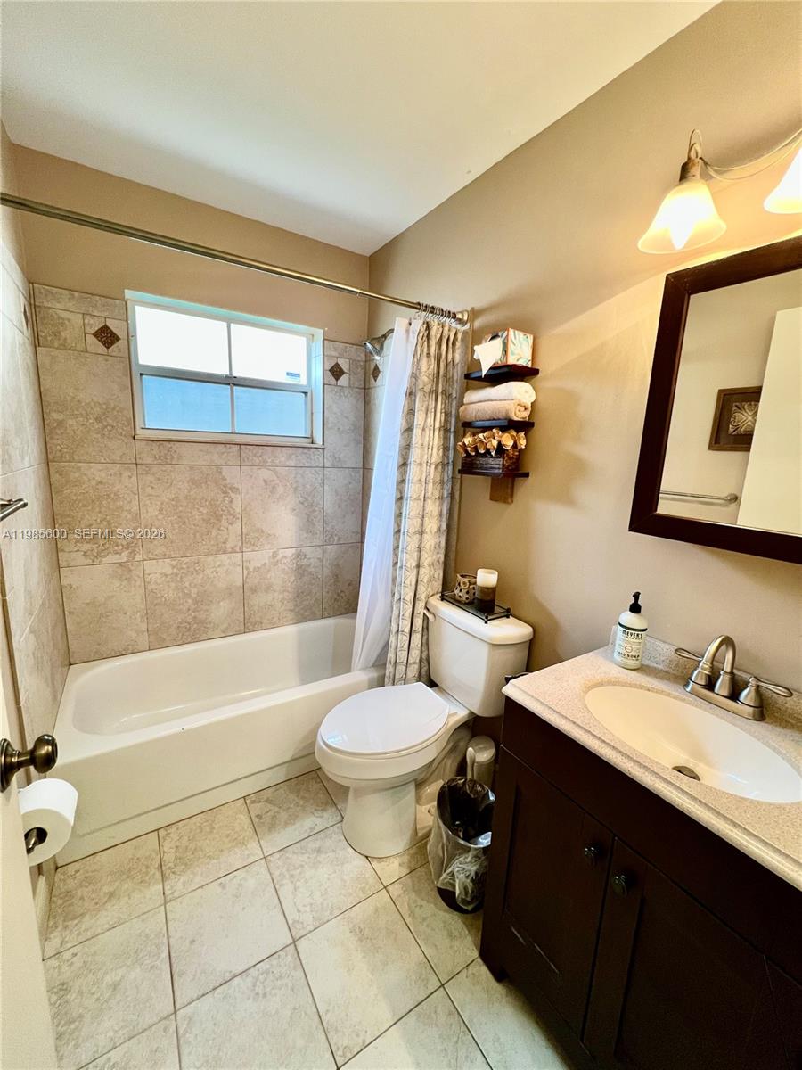 2102 NW 193rd Ave Pembroke Pines, FL 33029