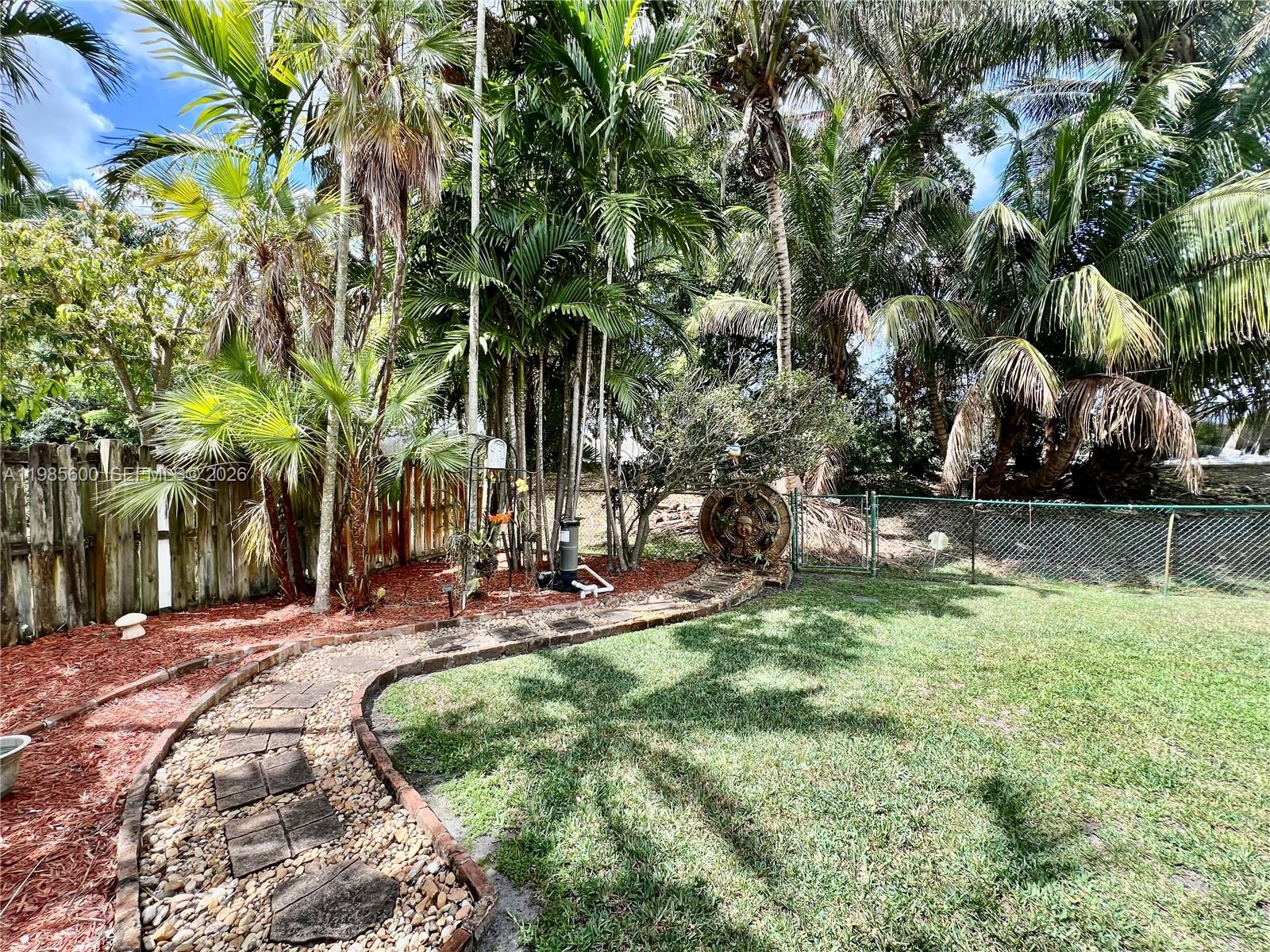 2102 NW 193rd Ave Pembroke Pines, FL 33029