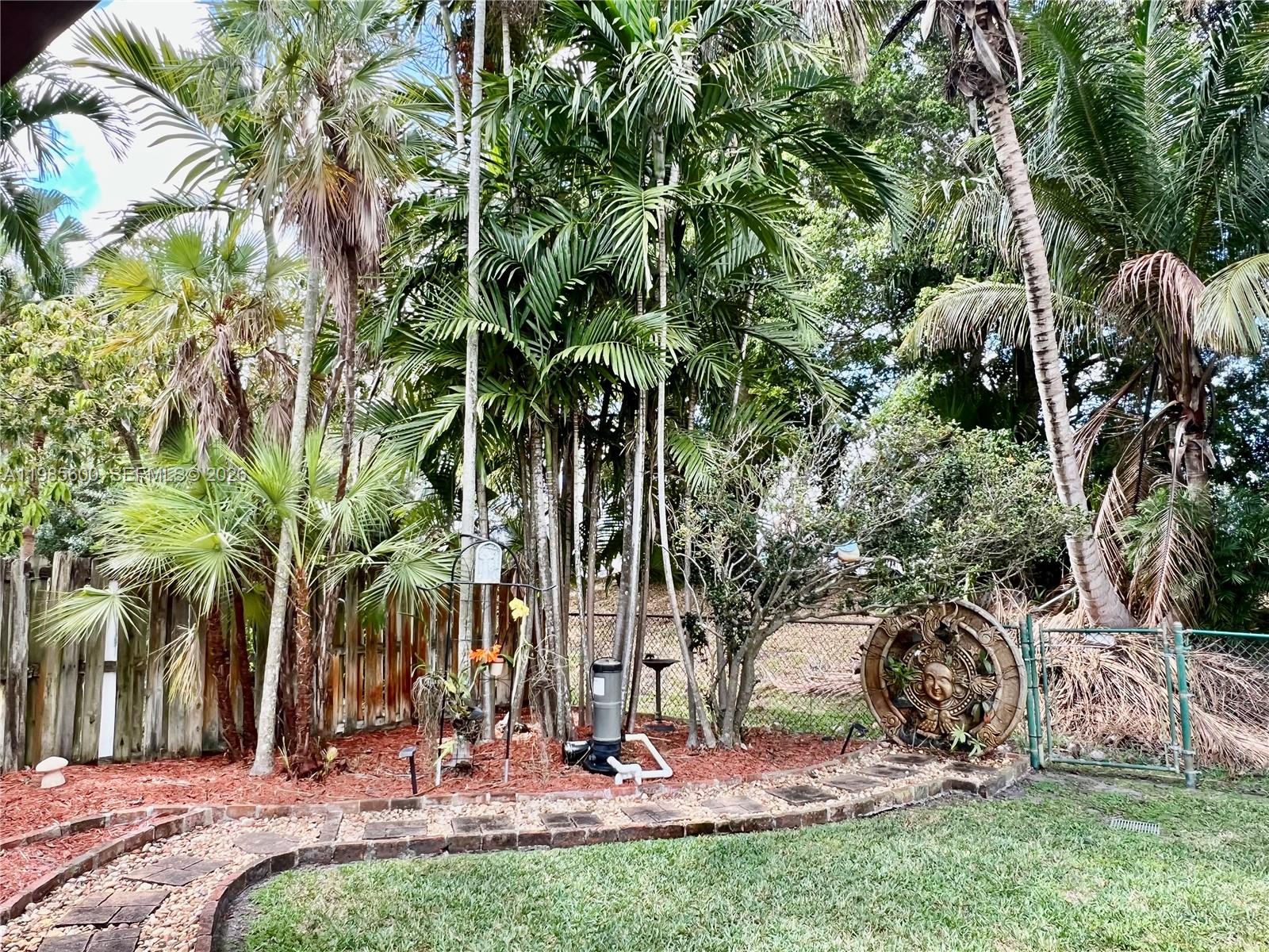 2102 NW 193rd Ave Pembroke Pines, FL 33029