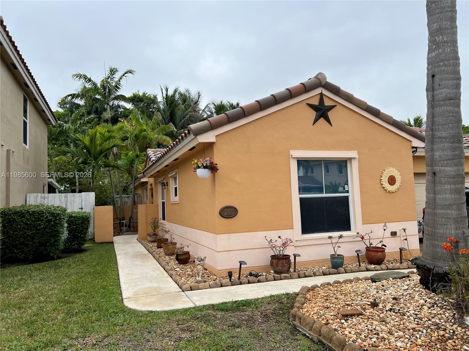 2102 NW 193rd Ave Pembroke Pines, FL 33029