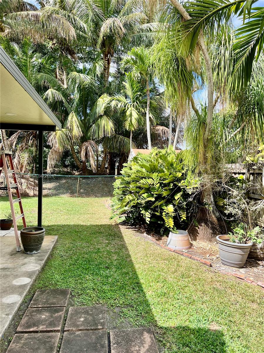 2102 NW 193rd Ave Pembroke Pines, FL 33029