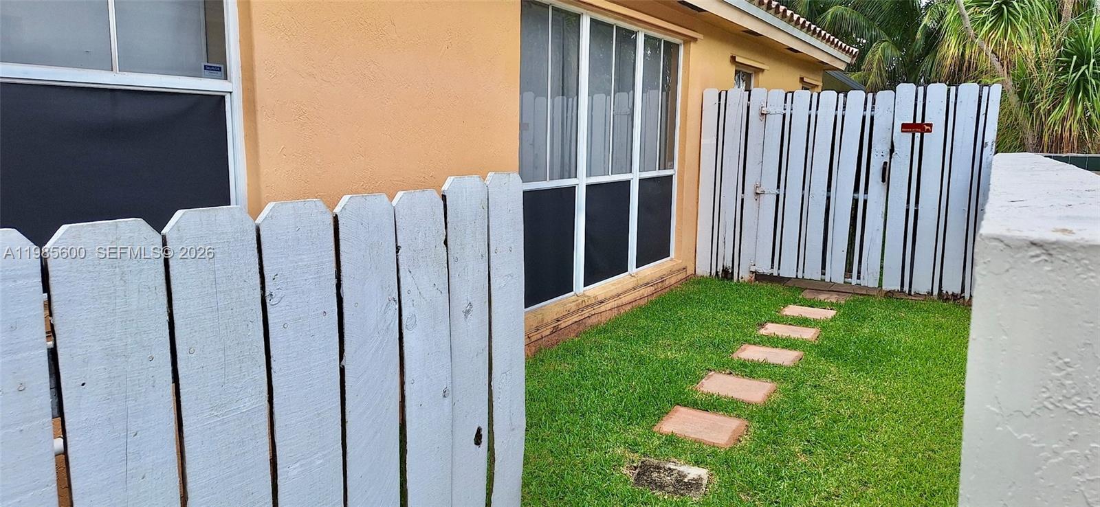 2102 NW 193rd Ave Pembroke Pines, FL 33029