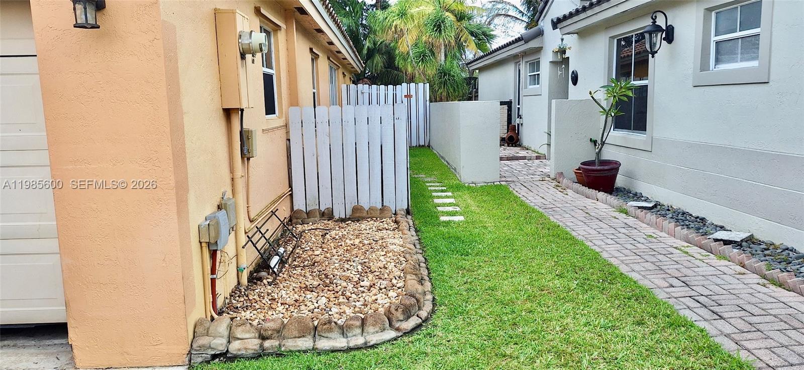 2102 NW 193rd Ave Pembroke Pines, FL 33029