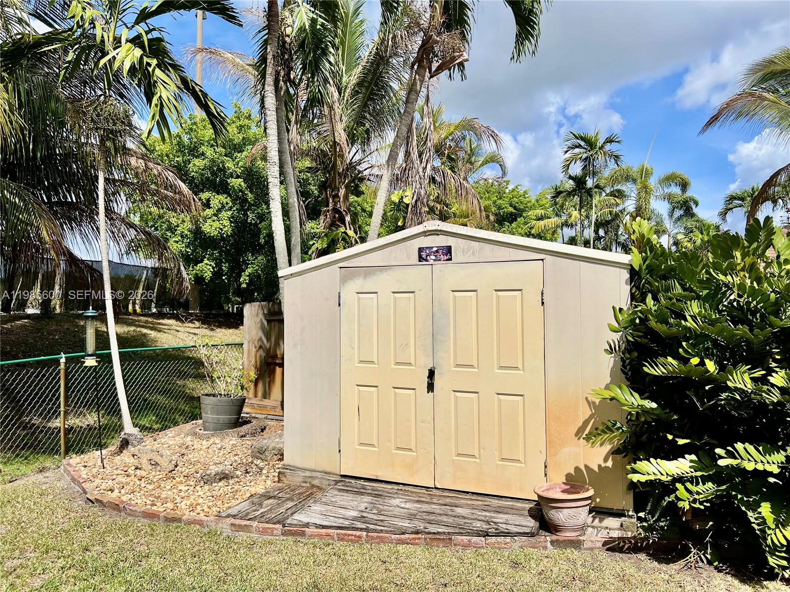 2102 NW 193rd Ave Pembroke Pines, FL 33029