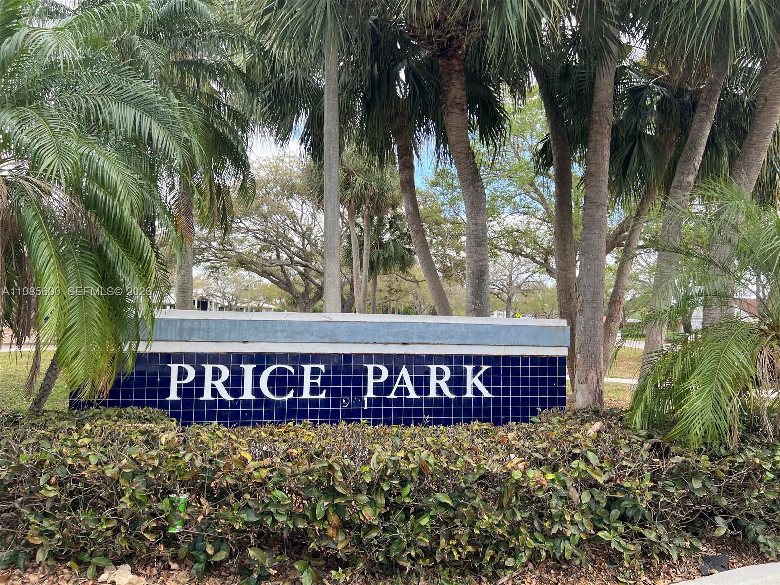 2102 NW 193rd Ave Pembroke Pines, FL 33029