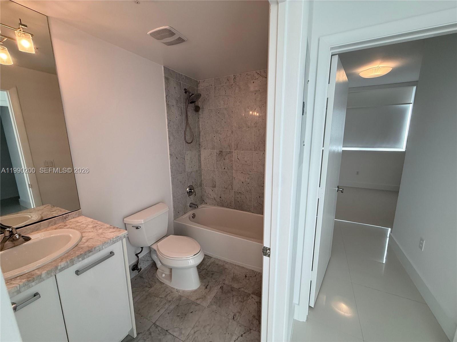 image Vizcayne North7